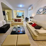 Apartament Givon Palace *