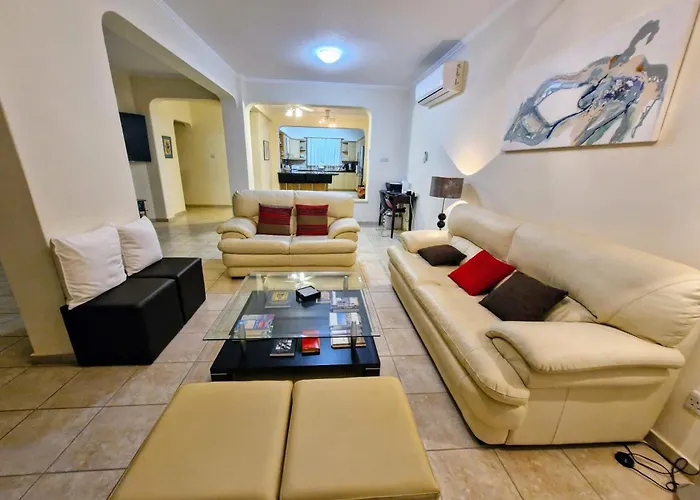 Apartament Givon Palace *